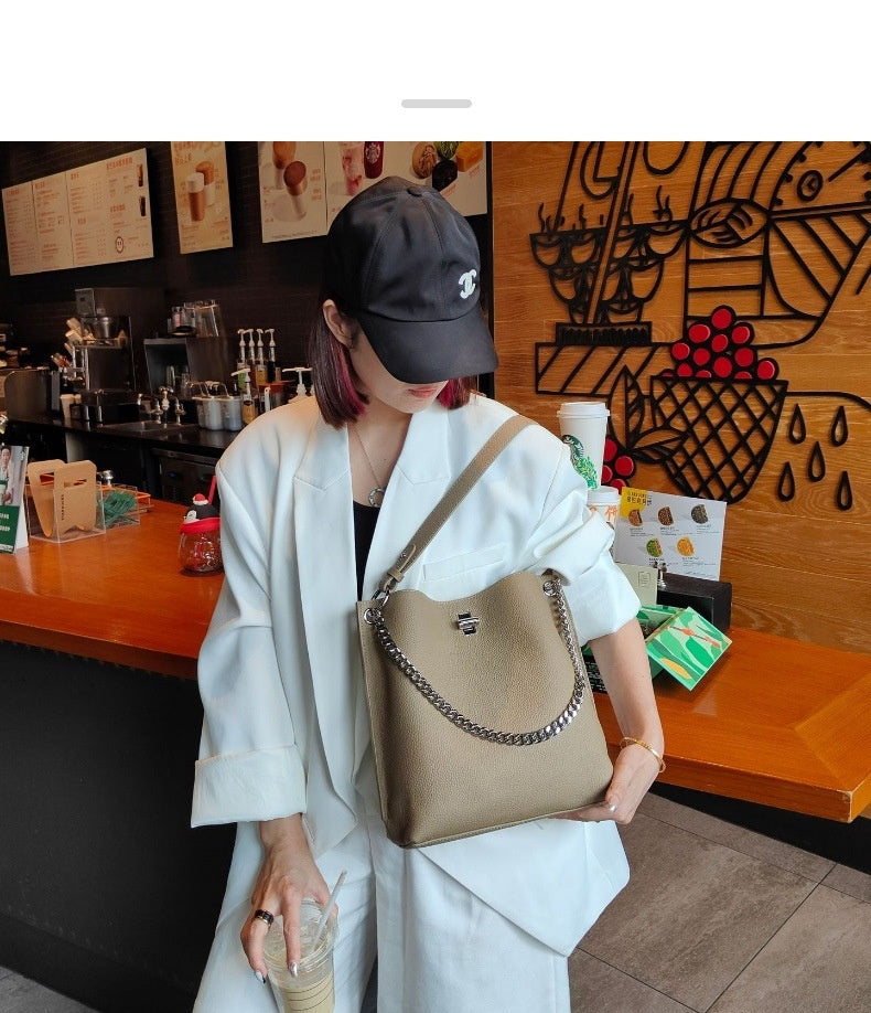 Leather Shoulder Bag 8924