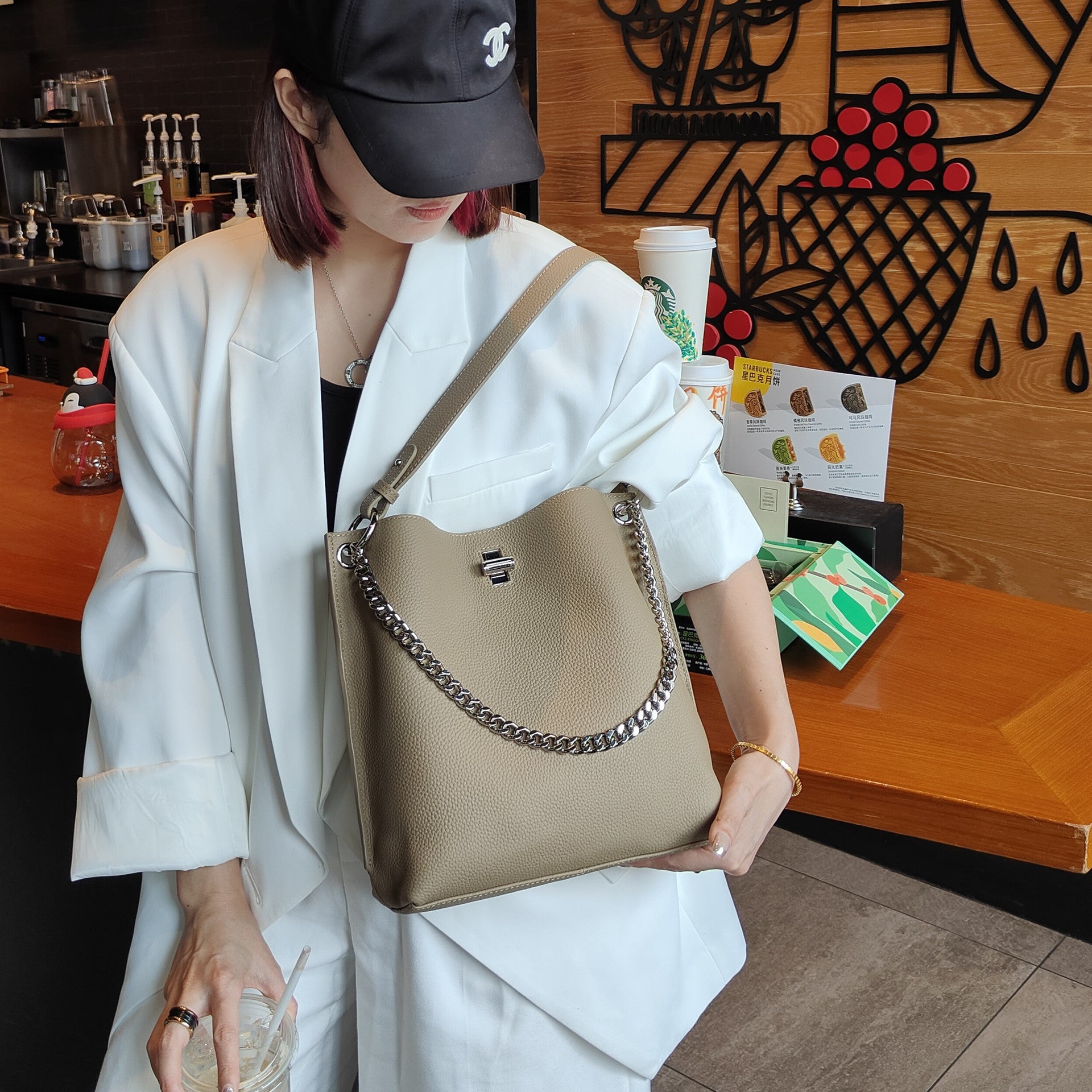 Leather Shoulder Bag 8924
