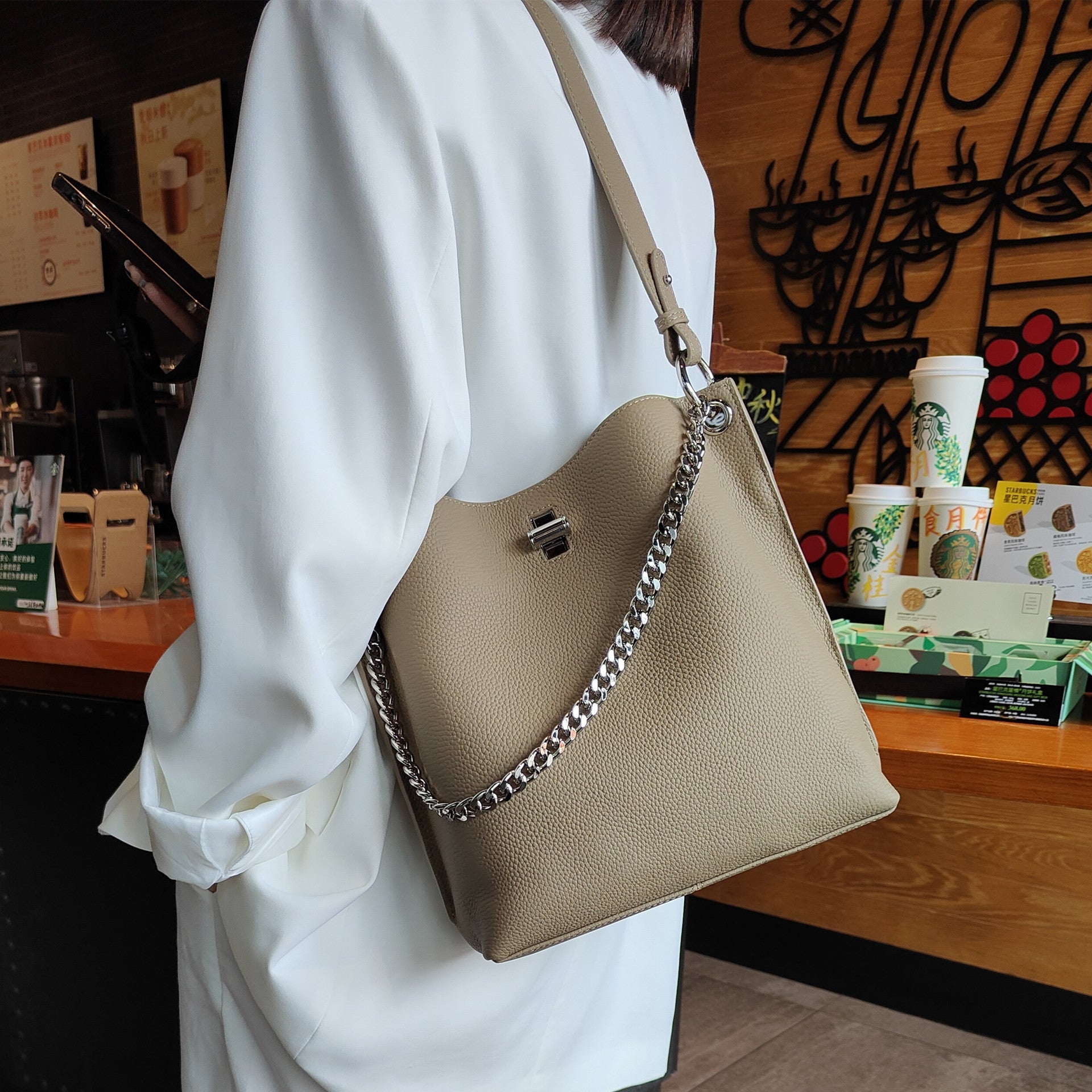Leather Shoulder Bag 8924
