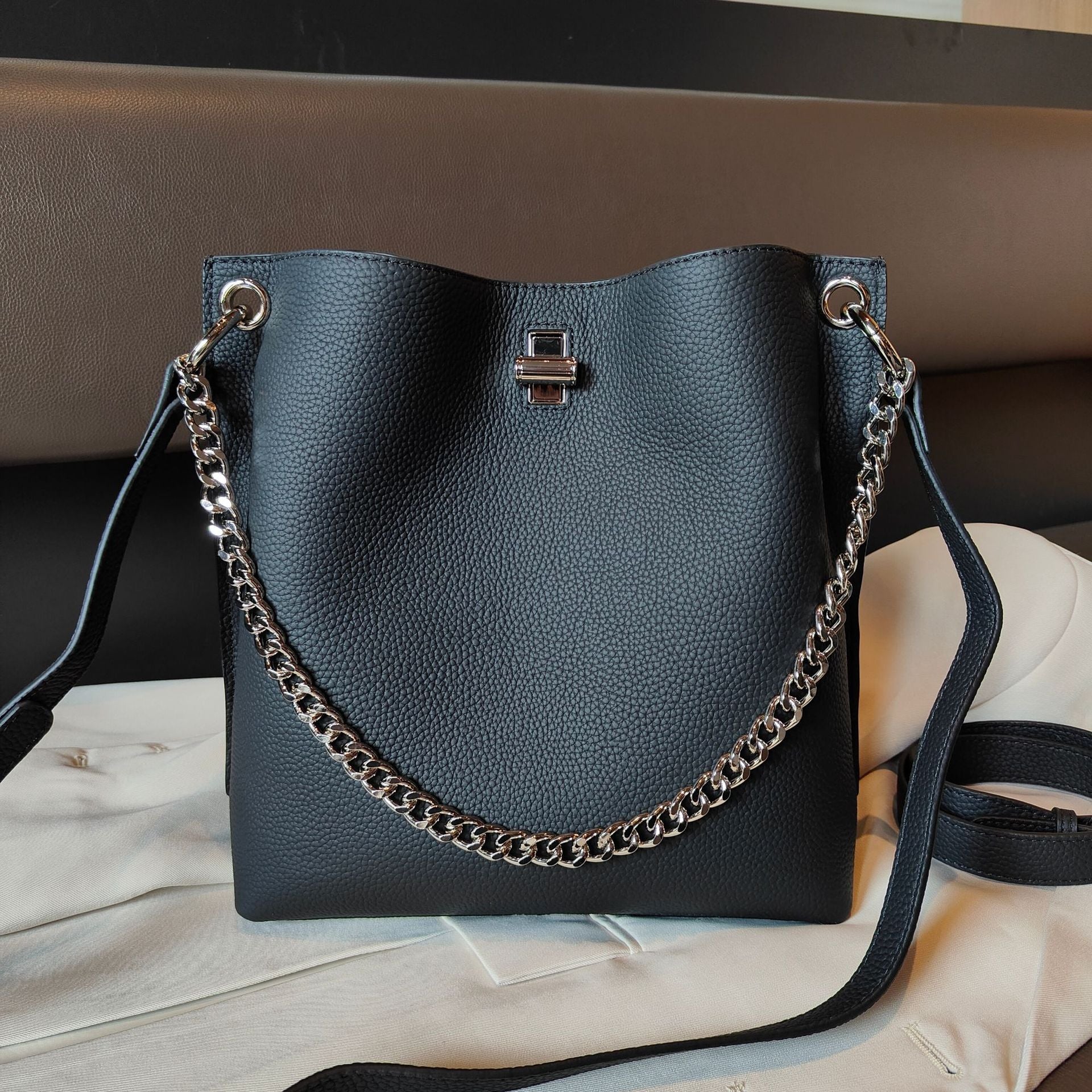 Leather Shoulder Bag 8924