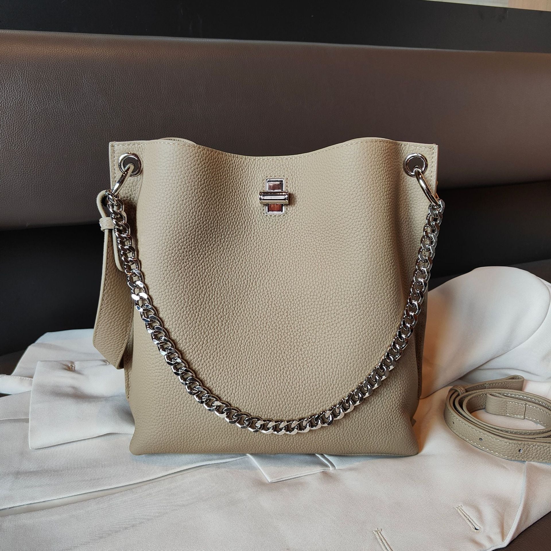 Leather Shoulder Bag 8924