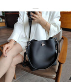 Leather Shoulder Bag 8924