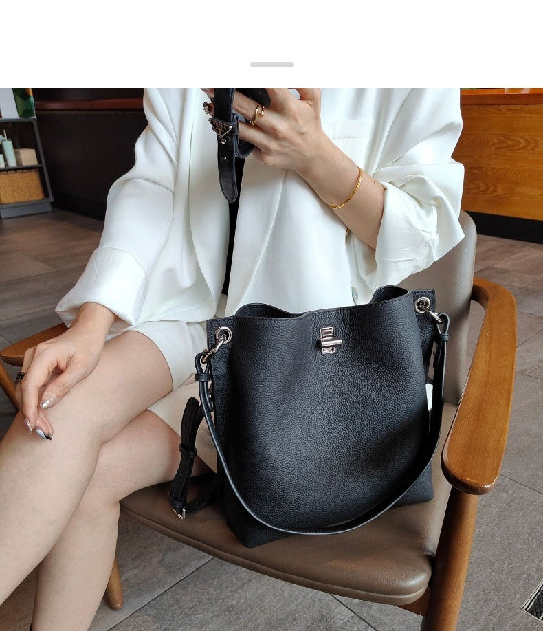 Leather Shoulder Bag 8924